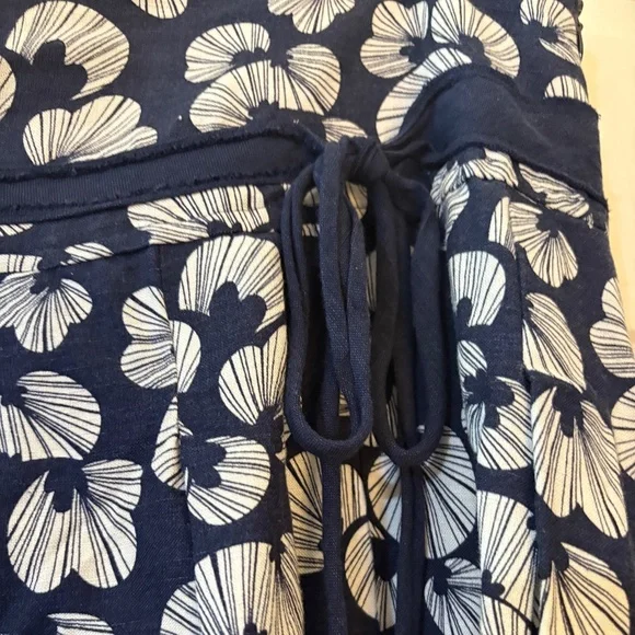 Navy Blue cream floral skirt Size 14 - Picture 2 of 7